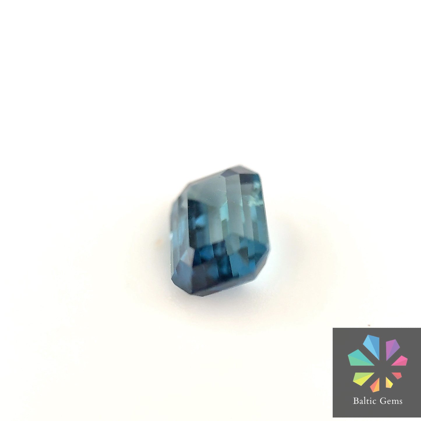 Teal Sapphire 1.04 ct