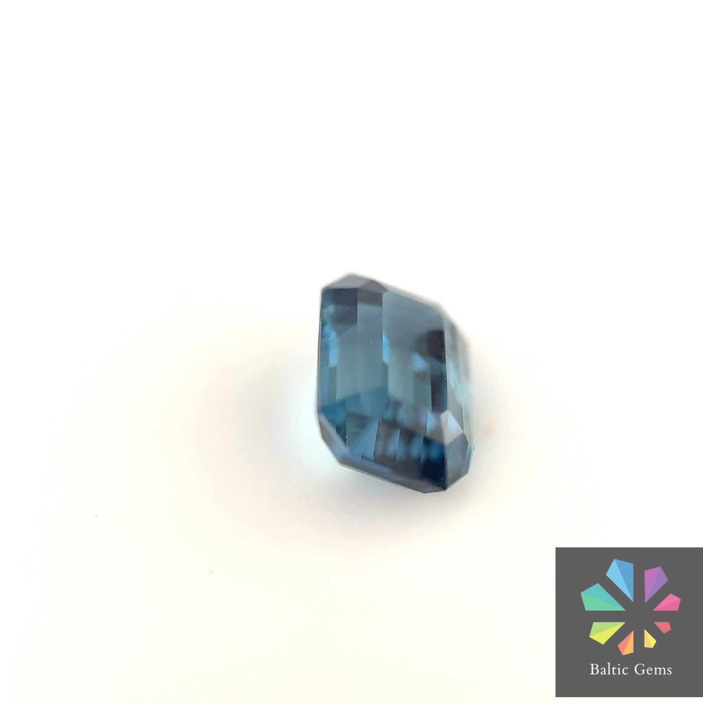 Teal Sapphire 1.04 ct